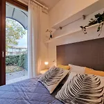 Apartament Lovely With Fenced Garden And Pool