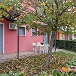 Apartament Lovely With Fenced Garden And Pool