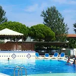 Lovely With Fenced Garden And Pool Apartament *