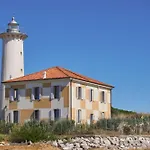 Lovely With Fenced Garden And Pool Apartament