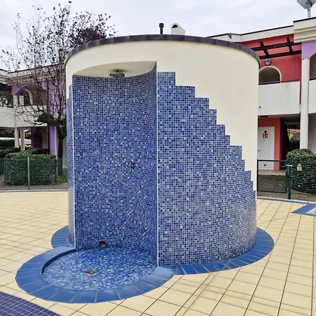 Lovely With Fenced Garden And Pool بيبيوني
