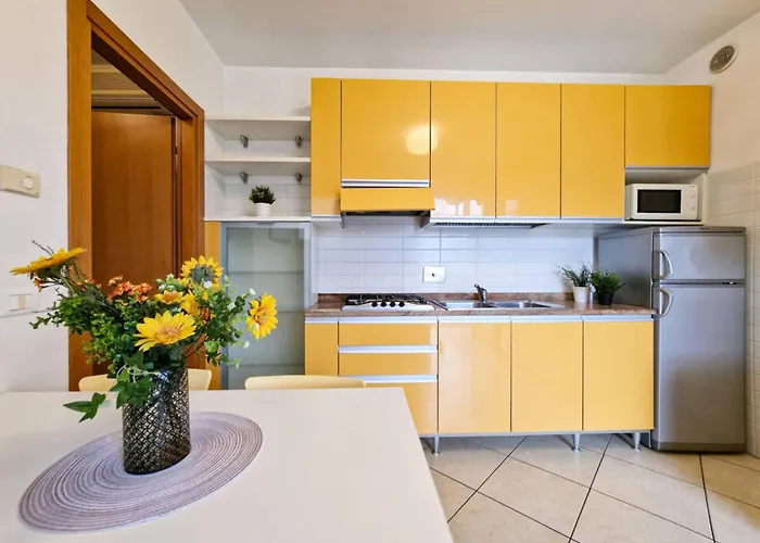 Lovely With Fenced Garden And Pool Appartement Bibione