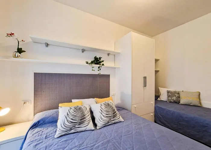 Lovely With Fenced Garden And Pool Appartement