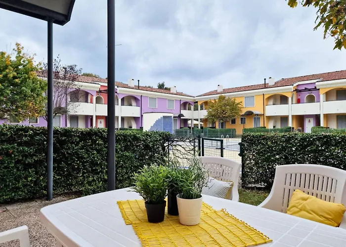 Lovely With Fenced Garden And Pool *