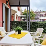 Lovely With Fenced Garden And Pool Appartement Bibione