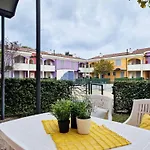 Lovely With Fenced Garden And Pool *