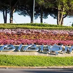 Апартаменти Lovely With Fenced Garden And Pool
