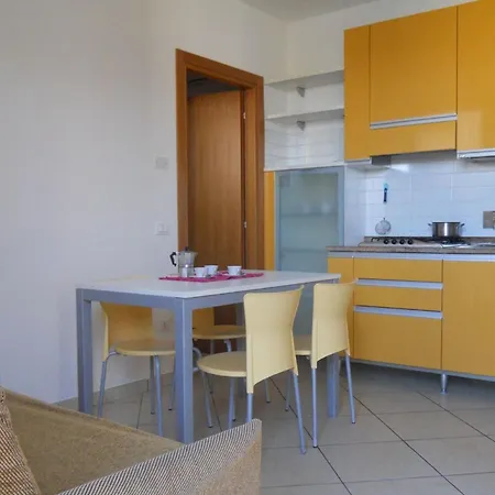 Lovely With Fenced Garden And Pool * 비비오네