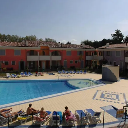 Διαμέρισμα Lovely With Fenced Garden And Pool *