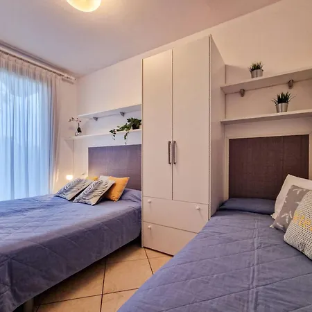 Lovely With Fenced Garden And Pool Appartamento Bibione