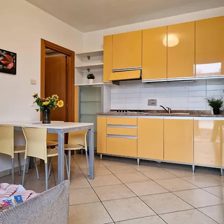 Апартаменты Lovely With Fenced Garden And Pool Бибионе