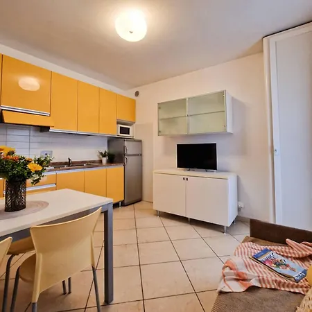 Апартаменты Lovely With Fenced Garden And Pool Бибионе