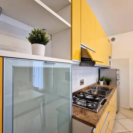 Lovely With Fenced Garden And Pool