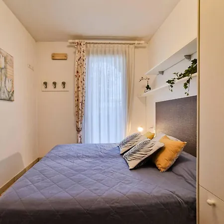 Lovely With Fenced Garden And Pool * Бібіоне