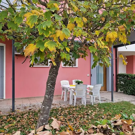 Lovely With Fenced Garden And Pool * Μπιμπιόνε