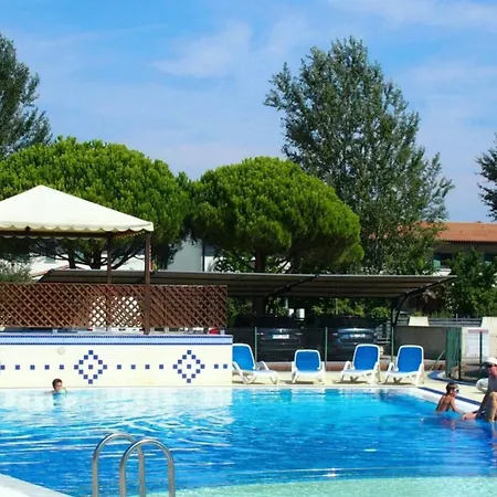 Lovely With Fenced Garden And Pool Διαμέρισμα *