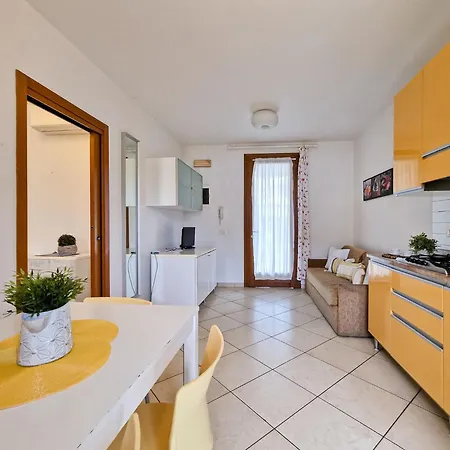 Lovely With Fenced Garden And Pool *