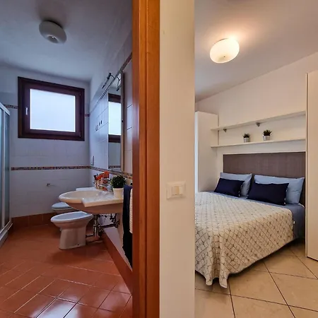 Lovely With Fenced Garden And Pool *
