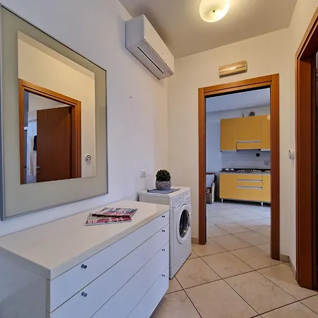 Apartamento Lovely With Fenced Garden And Pool