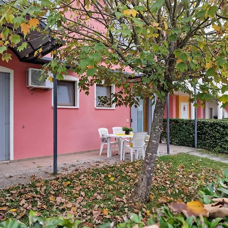 Lovely With Fenced Garden And Pool Apartamento *