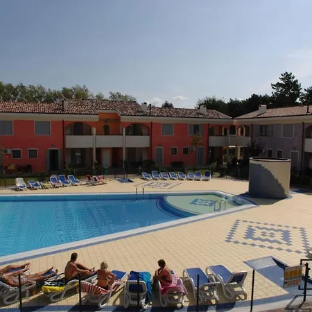 Lovely With Fenced Garden And Pool Apartamento *