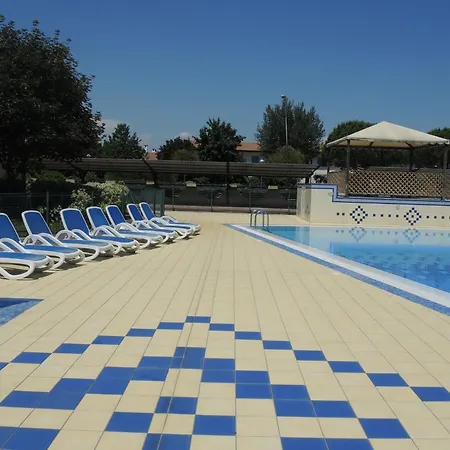 Lovely With Fenced Garden And Pool *