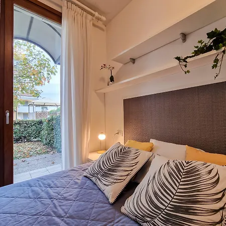 Lovely With Fenced Garden And Pool بيبيوني