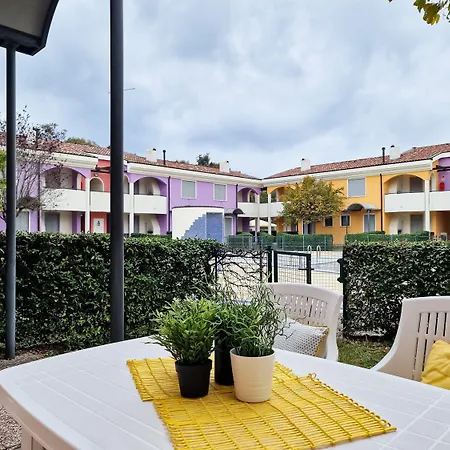 Lovely With Fenced Garden And Pool