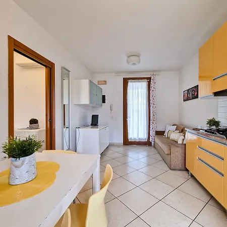 Lovely With Fenced Garden And Pool