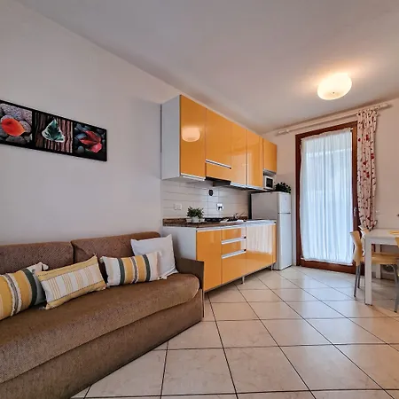 شقة Lovely With Fenced Garden And Pool