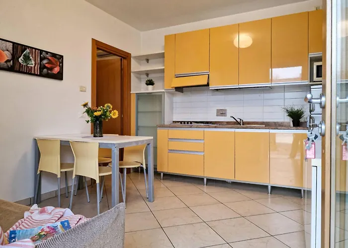 Апартаменти Lovely With Fenced Garden And Pool Бібіоне