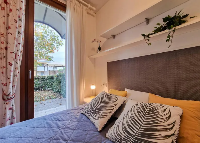 Апартаменти Lovely With Fenced Garden And Pool