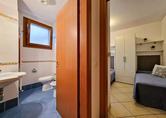 Lovely With Fenced Garden And Pool