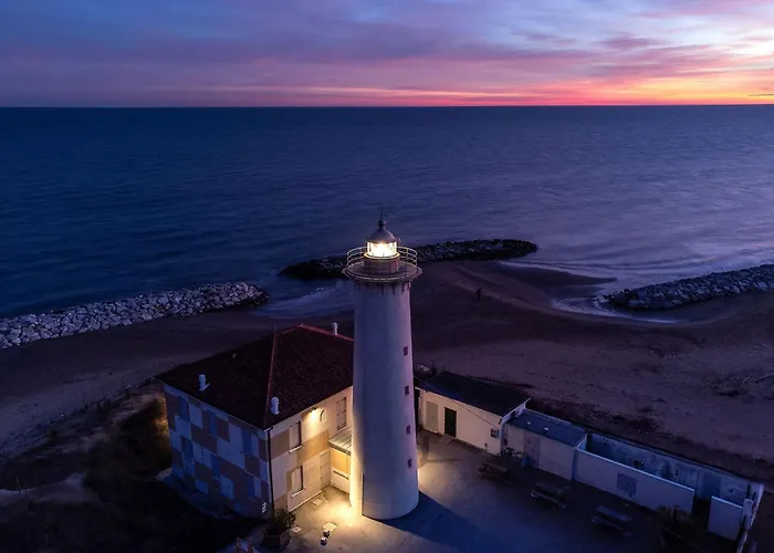 Lovely With Fenced Garden And Pool